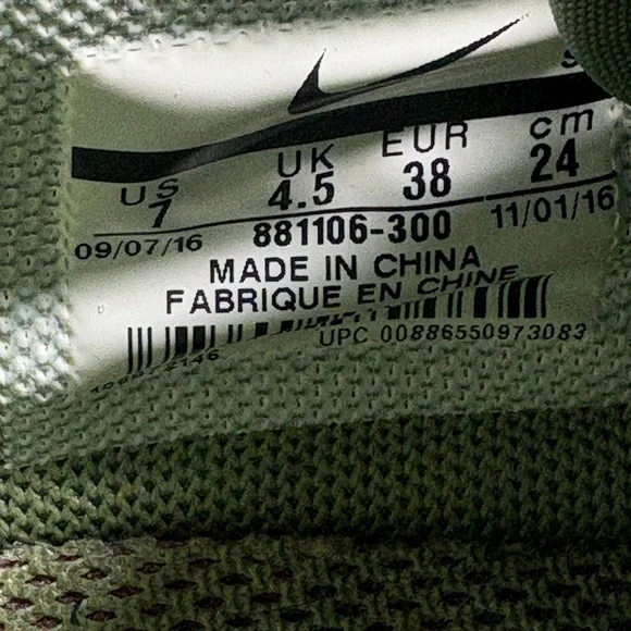 Nike Women's Green Sneakers - Picture 8 of 8